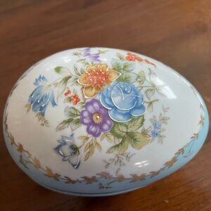 Napcoware Japan hand painted porcelain hinged Easter egg trinket box